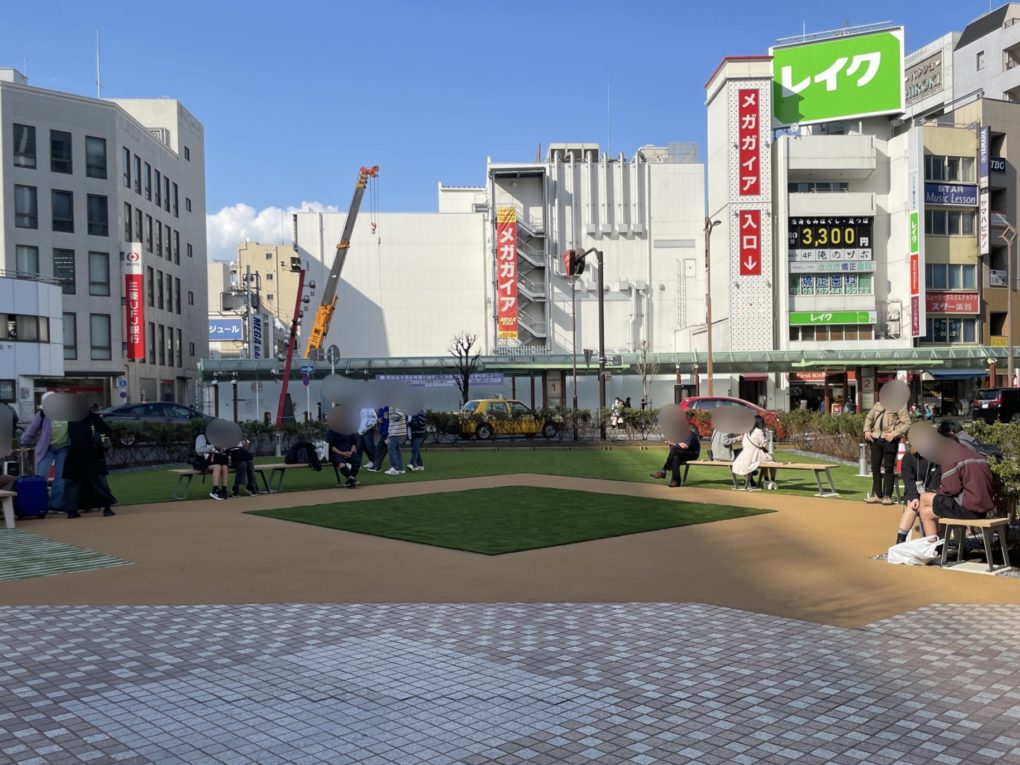 蒲田】蒲田駅東口駅前広場の利活用実験がスタート – 大田区タイムズ